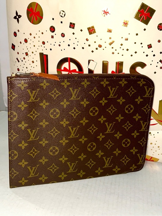 Louis Vuitton Handbags - Authentic LOUIS VUITTON Zip around Clutch
